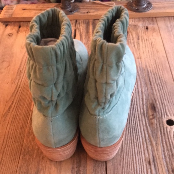 Beklina—Gathered Aya Platform Boots 🥾— NIB - Picture 5 of 7
